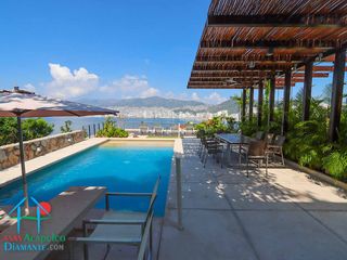 Casa con Alberca y Vista a la Bahía de Acapulco