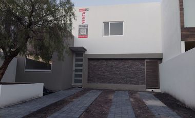 Casa en VENTA con Recamara en PLANTA BAJA EN JURIQUILLA