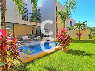 Casa en Renta en Cancún en Residencial Lagos del sol con Alberca y Jardin