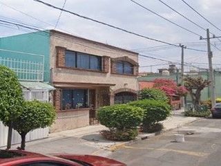 REMATE DE AMPLIA CASA EN NUEVA SANTA MARIA, AZCAPOTZALCO, CDMX