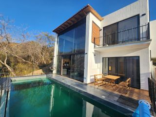 Casa TULIPANES VII completamente nueva, amueblada, equipada con jardín y alberca climatizada rodeada de bonitas vistas en Fracc Rancho San Diego Ixtapan de la Sal EDOMEX