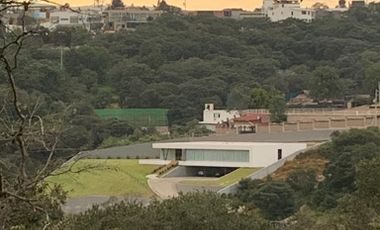 Terreno dentro de Fraccionamiento cerrado con estricta vigilancia