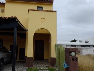 Zirándaro Gto. San Miguel de Allende Excelente Residencia en RENTA, fraccionamiento exclusivo seguridad 24/7 3Rec-3.5baños