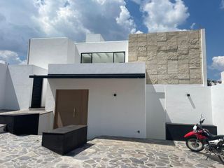Casa en Venta en Gran Jardin de 4 Recamaras con baño norte de Leon Guanajuato