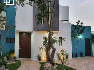 Casa en venta con alberca privada y recamara en Planta Baja en Fraccionamiento