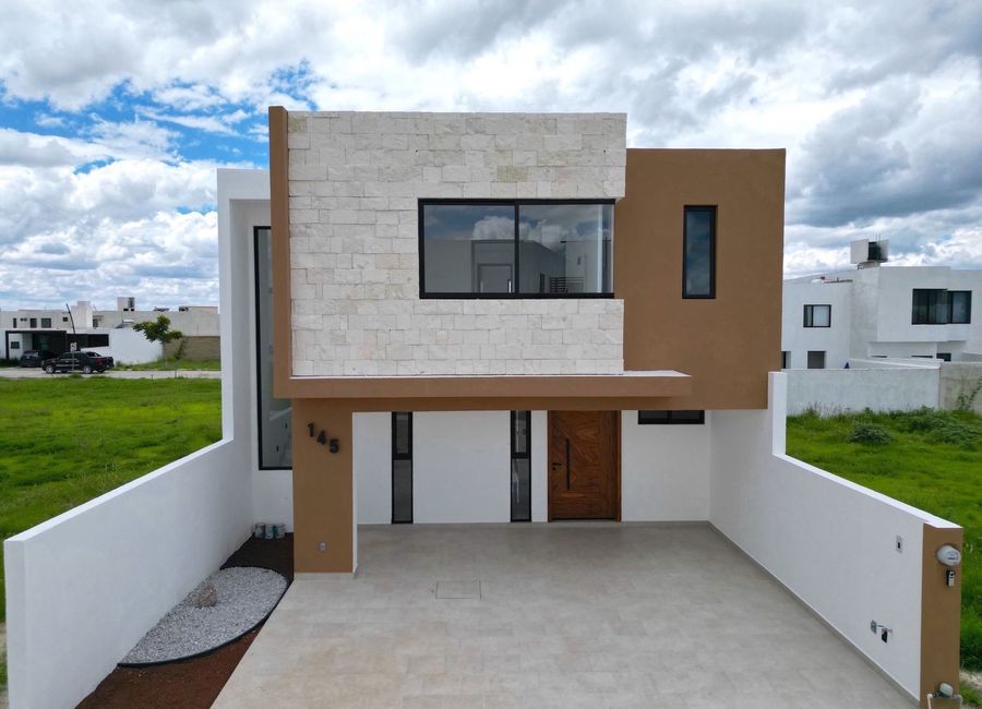 Caló Bienes Raíces Vende hermosa Casa en León, GTO.