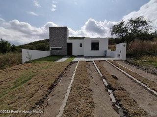 En renta casa en Preserve Juriquilla 2 recàmaras una planta àrea infantil alberca vigilancia VL-24-2811