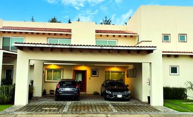 CASA EN EXCLUSIVO CONDOMINIO CON JARDÍN, PERGOLA, PRIVADA Y AMENIDADES COMO PADEL TENIS, VIGILANCIA.