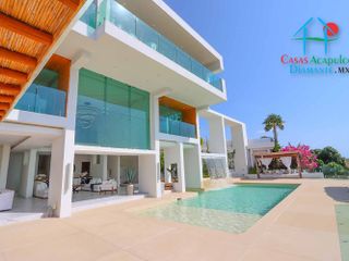 Espectacular casa con vista a la bahía de Acapulco. Alberca con fuente y jacuzzi