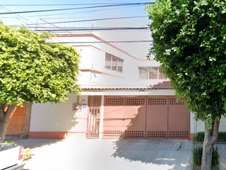 Acogedora casa en Remate en Del Carmen, Coyoacan