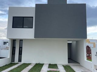 Casa venta en CASA VENTA en San Isidro Juriquilla, nueva, terreno: 144 m2, Construcción: 198 m2, 3º 4 recamaras, Roof, área de TV.