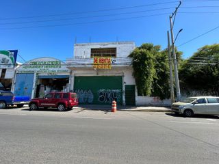 Bodega en renta frente al Mercado Hidalgo