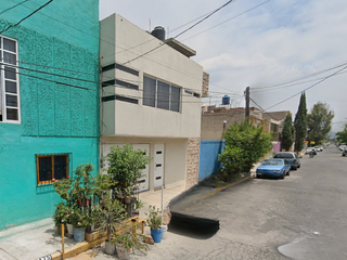 Bonita casa en Ombules 173, La Perla muy cerca de avenida Pantitlan y Chimahuacan, escuelas,centros comerciales.