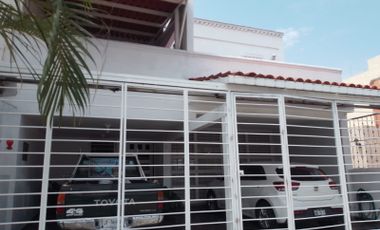 Casa en Venta en Colonia Jardines del Country con 2 recámaras en PB