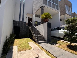 Exclusiva CASA de 3 habitaciones en Colinas de San Isidro