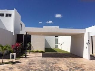 VENTA DE CASA EN PRIVADA NORTE DE MERIDA/ 2 REC