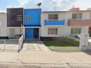 CASA EN FRACC. SANTUARIOS DEL CERRITO, EL PUEBLITO, QUERÉTARO.