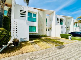 Casa estilo minimalista, en condominio, por Zona de Av. Tecnológico, Metepec