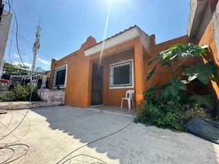 casa de oportunidad en venta en Yucaltepen , Mérida ideal para remodelar a 400 m de la playa