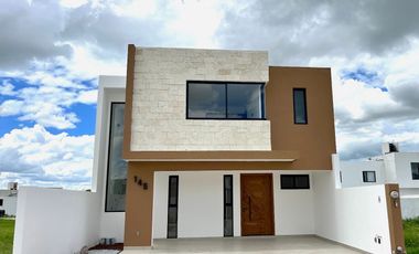 Caló Bienes Raíces Vende Hermosa Casa nueva en León, GTO.