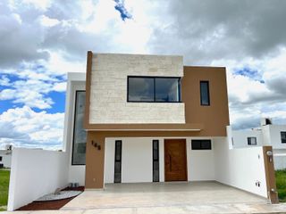 Caló Bienes Raíces Vende Hermosa Casa nueva en León, GTO.