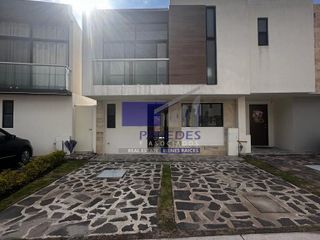 Casa en venta 3 recámaras Fracc Privado Zakia, Querétaro