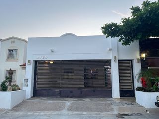 SE VENDE CASA CON COCHERA TECHADA Y PORTÓN EN COL. URBIVILLA DEL CEDRO
