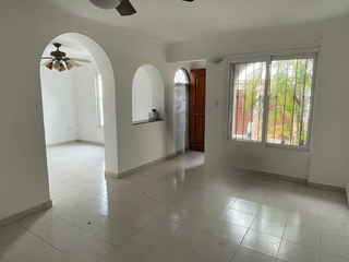 Casa en Venta en Cancún Ideal para Rentas Temporales – 6 Recámaras, 3 Plantas, Terreno Adicional, SM 507