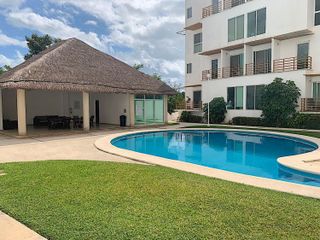 Departamento de 2 pisos con patio amplio, sala de tv, estudio, terrazas, 2 bodegas, alberca, palapa, estacionamiento 2 autos, a unos pasos de la entrada a Zona Hotelera, en venta Cancun.