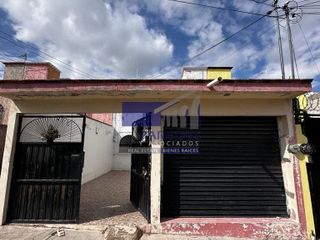 Casa en venta 2 recámaras con local Comercial, Villas de Santiago Querétaro