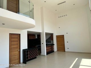 Pent House de 3 recámaras y 3 niveles en venta en Juriquilla