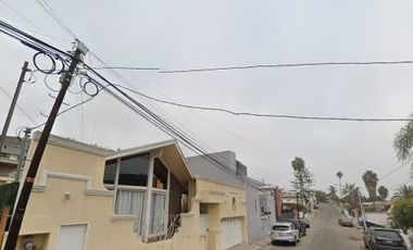 Casa en venta en Moderna (Ensenada) con 328 m2 de terreno y 4 recamaras.