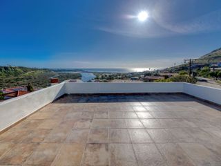 Casa nueva con impresionantes vistas al río océano y a la montaña en La Misión, Ensenada