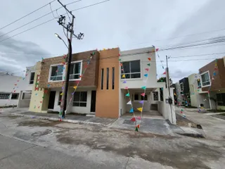 10 casas disponibles en Venta en Col. Manuel R. Díaz, a unas cuadras de Av. Monterrey.