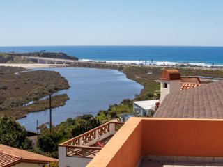 Casa con hermosa vista al oceano a unos minutos de Playa La Mision, Ensenada