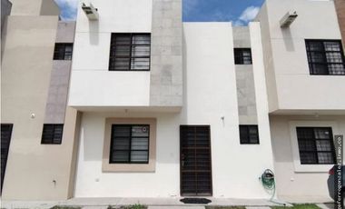 VENTA Moderna casa en Rincones Del Marques 2 plantas y seguridad Qro 2 Rec JF