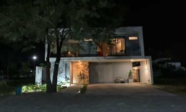 CASA EN VENTA COTO ARAUCA II CERCA DEL TEC DE MONTERREY ZONA REAL ZAPOPAN JALISCO