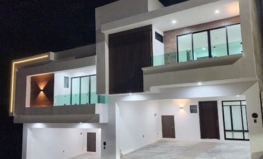 CASA EN VENTA EN FRACCIONAMIENTO VALLE DORADO