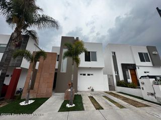 Santa Fe Juriquilla casa AMUEBLADA de 165 m2 en RENTA ICOM5876