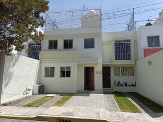 Casa en venta en excelente ubicación. Residencial Las Alamedas. Puebla