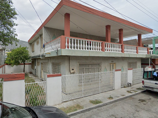 Casa en venta en la Colonia Valle de Santa Lucia, Monterrey, Nuevo León.