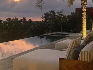 CASA EN VENTA EN PUNTA MITA, AMUEBLADA.