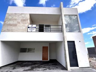 Casa en Venta en Cima Azul con Alberca