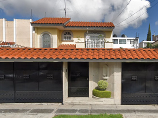 Se vende casa en Cd. Satélite, Naucalpan, EDOMEX.