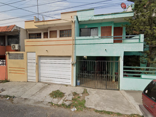 Casa en venta en la Colonia Unidad Veracruzana, Veracruz.