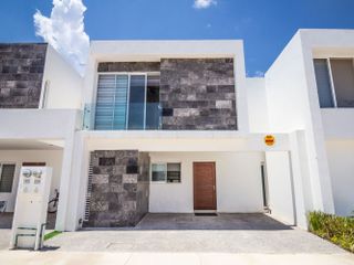 Amplia casa en venta en Villa de Pozos, totalmente amueblada