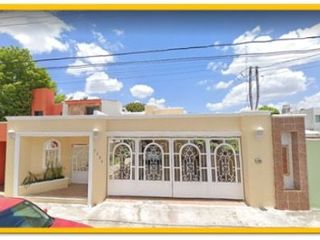 Casa en Venta de Recuperación Bancaria en Calle 34, Montes de Amé, Mérida, Yucatán.