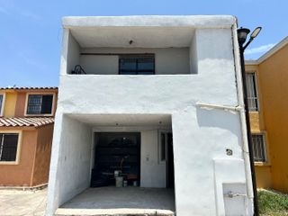 Casa en venta dentro de coto en Las Jirafas