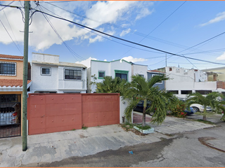 Casa A LA VENTA CANCUN QUINTANA ROO A 5 MINUTOS DE LA PLAYA   **cesión Inmediata Ante Notario** Excelente Oportunidad!!!!!