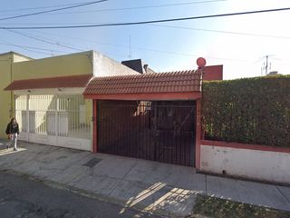 CASA EN REMATE EN JARDINES DE SAN MANUEL, PUEBLA.